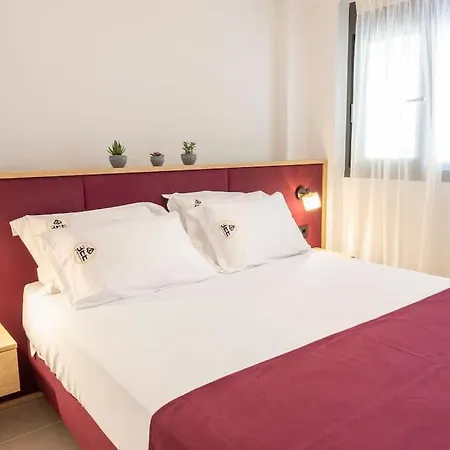 Apartment The Red Bee Nikiana