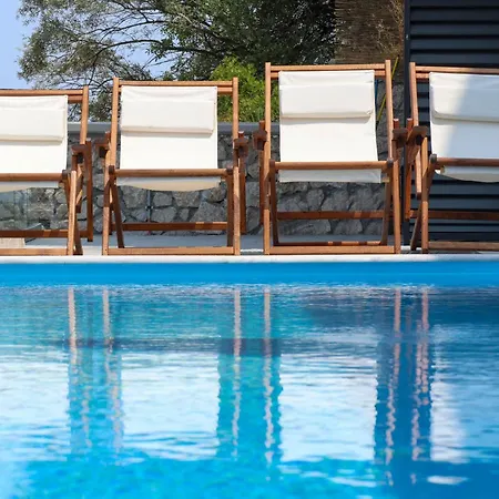 The Red Bee Apartament Nikiana