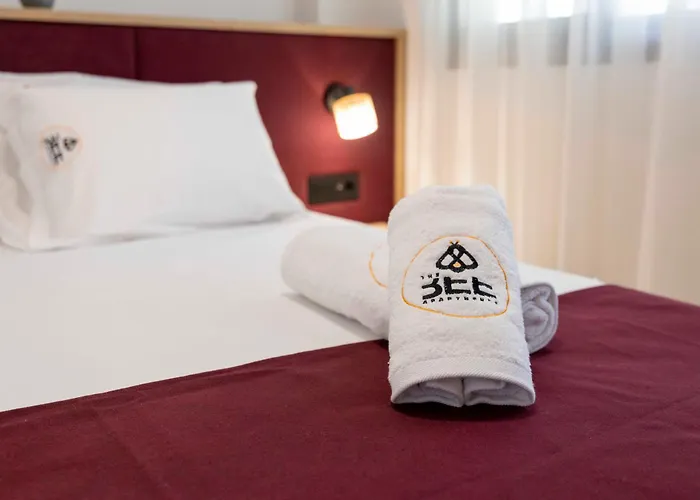 The Red Bee * Nikiana