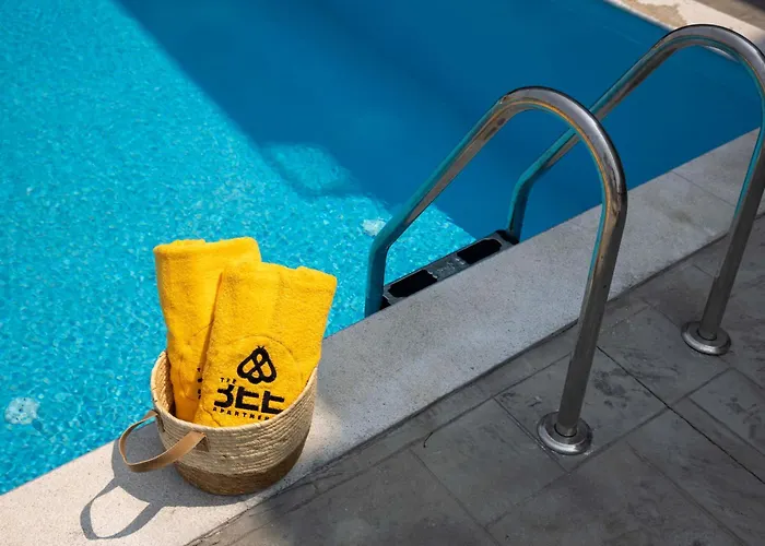 The Red Bee * Nikiana